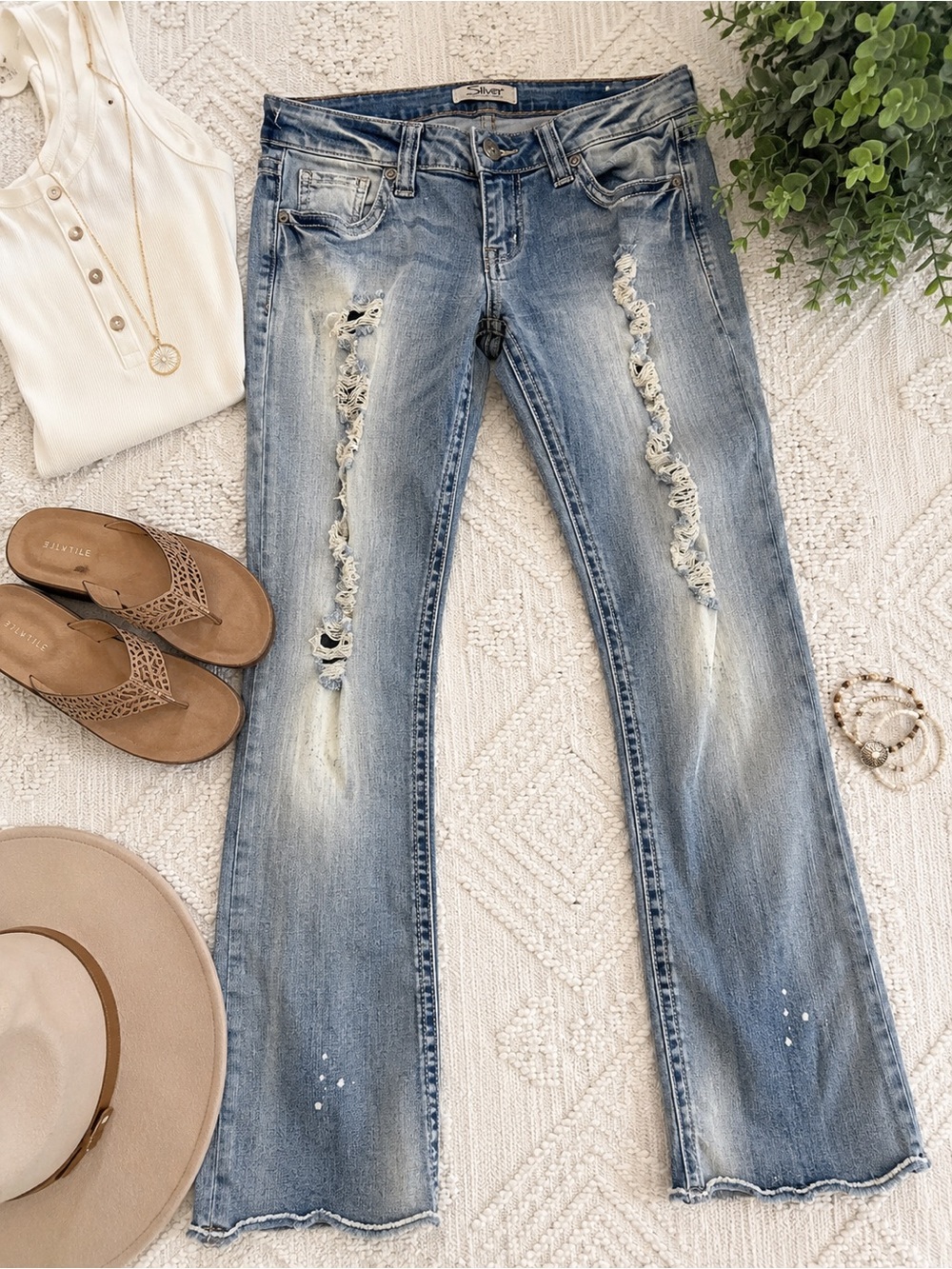 Silver Jeans Co. Kingston Distressed Raw Hem Jeans Women’s 30x32 Light Wash